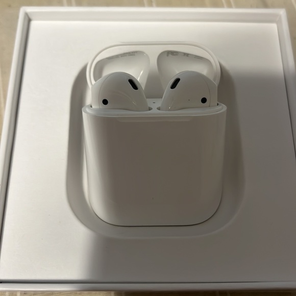 Apple airpods (2nd generation) - Picture 2 of 2
